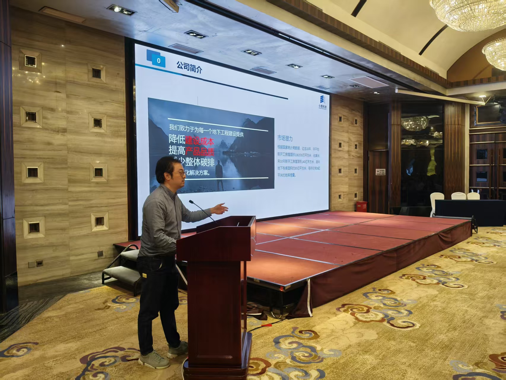 042 王隆权（讲师4）-侧视角.jpg